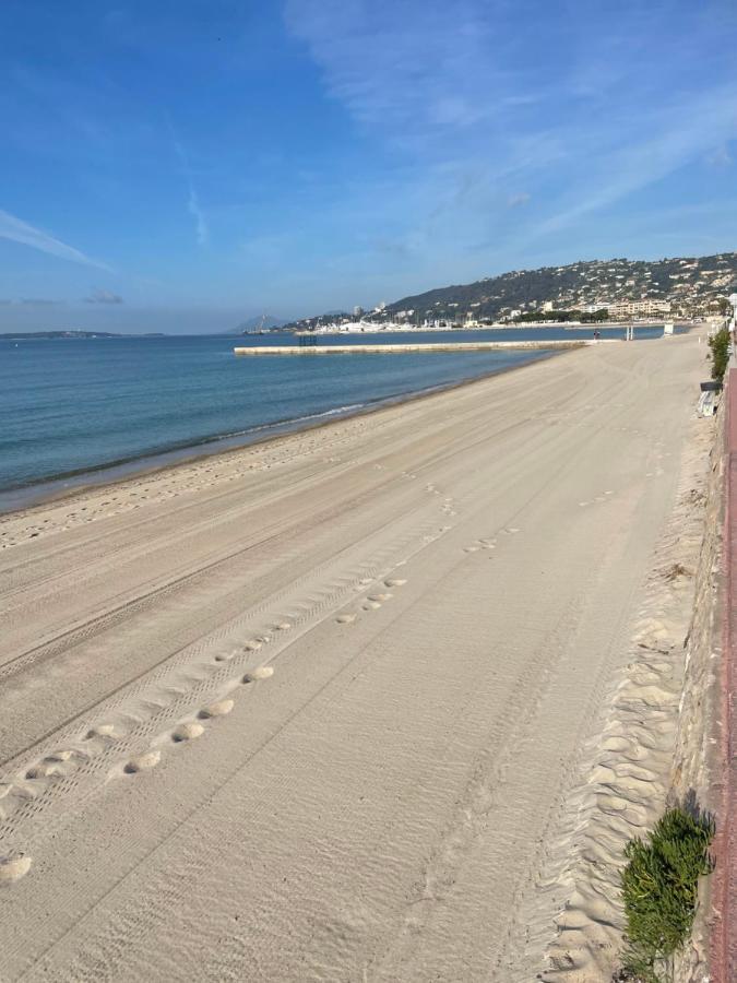 Grand Studio 7 minutes de la Plage et Climatisé sur Juan Les Pins Antibes Esterno foto